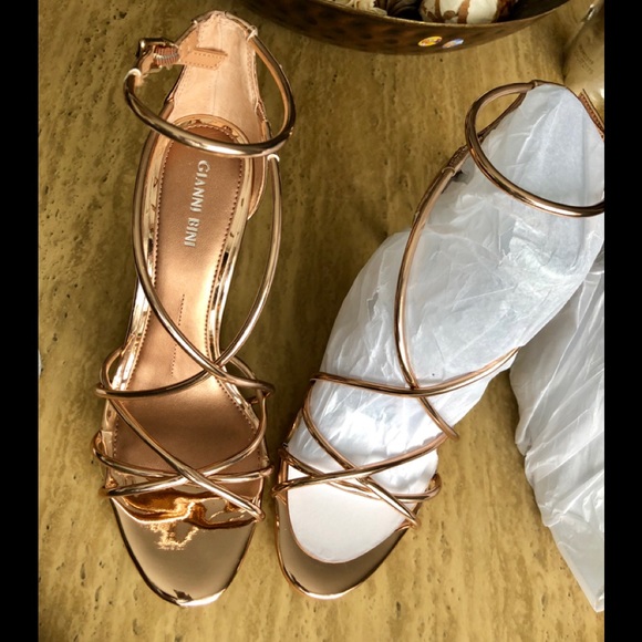 (SOLD)Gianni Bini Heels 4 Inch - Picture 3 of 8